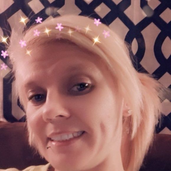 Meet your Posher, Tabitha - Picture 1 of 1